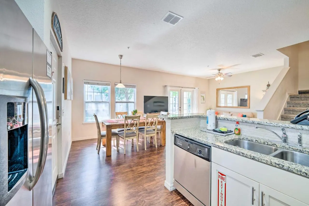 Lucaya Village Townhome With Pool, 6 Mi To Disney! Holiday home