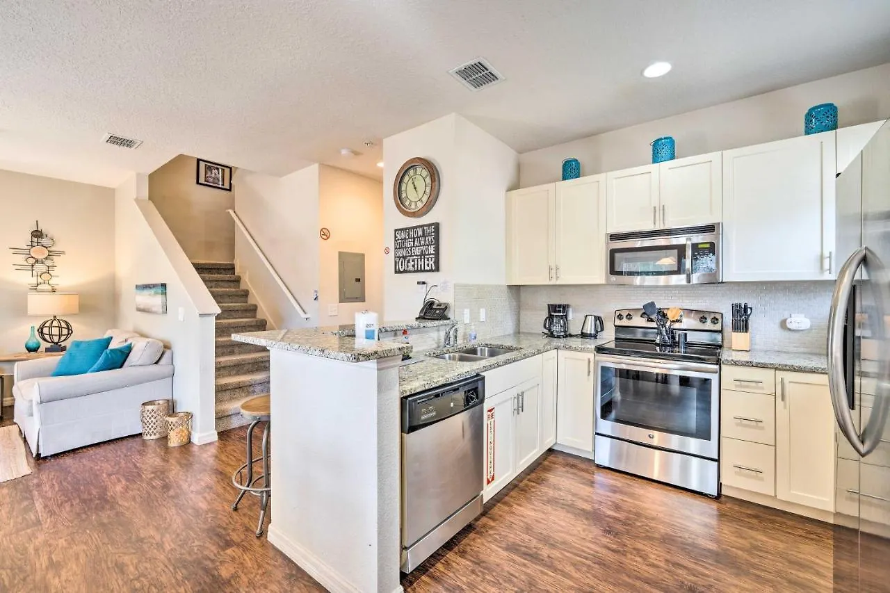 Holiday home Lucaya Village Townhome With Pool, 6 Mi To Disney! Kissimmee