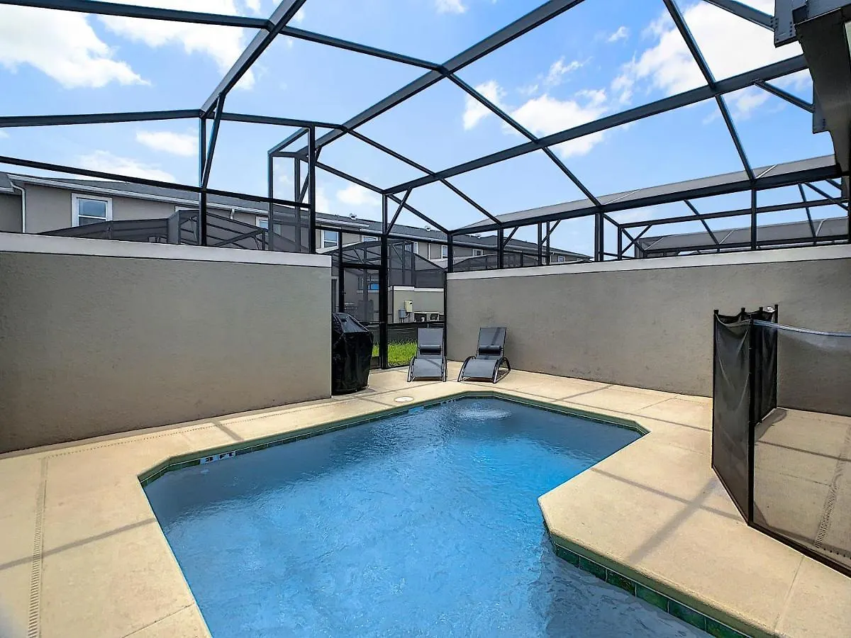 Astounding Townhouse 20min With Private Pool And Free Amenities *