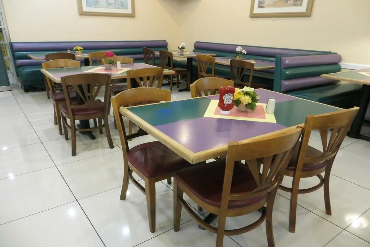 Hotel Seralago & Main Gate East 3*