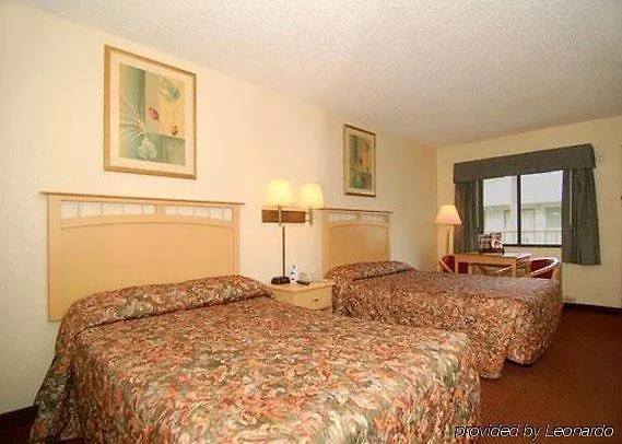 Country Hearth Inn- モーテル 2*