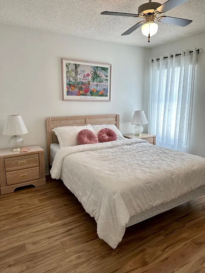 Private Pool With A Beautiful View Overlooking The Lake! Near - Universal Holiday home *