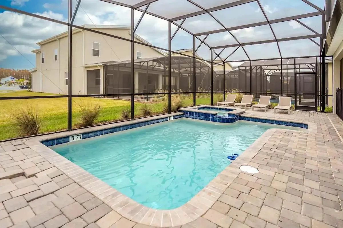 Private Pool And At Storey *