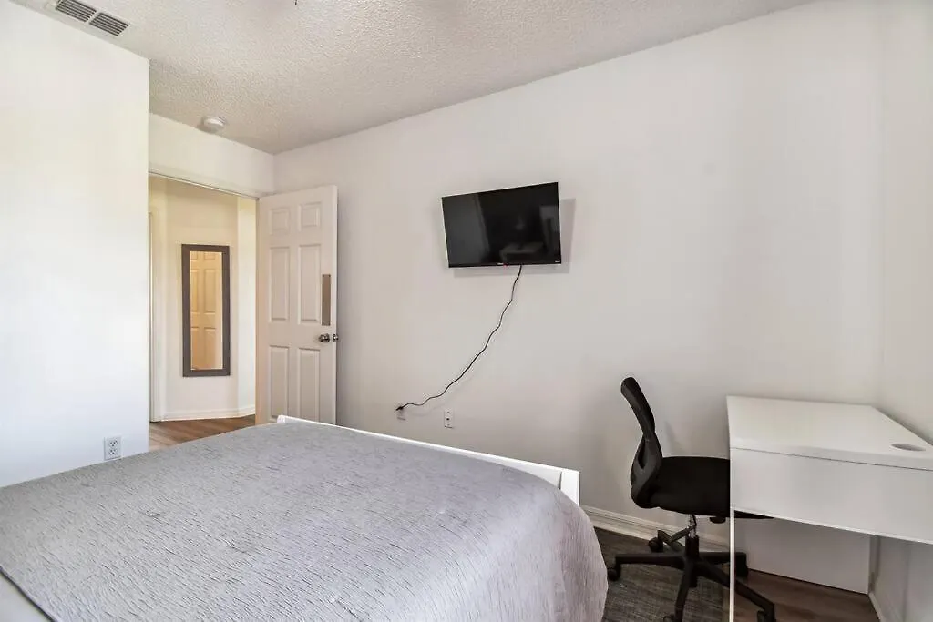 Charming & Cozy Townhouse Area - Berkley * Kissimmee
