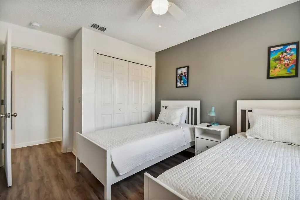 Charming & Cozy Townhouse Area - Berkley * Kissimmee