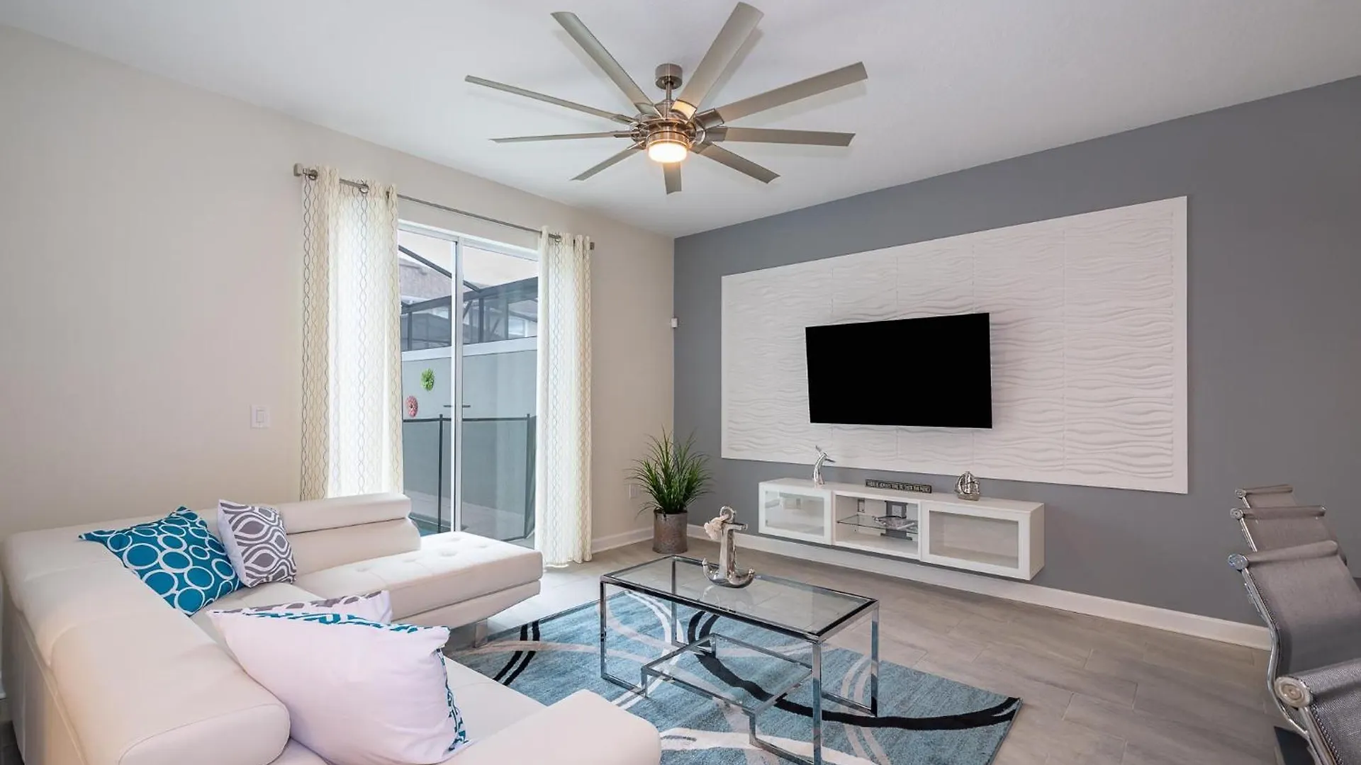 4819ja Townhouse 4 Bedrooms & 3 Bathrooms + Pool *