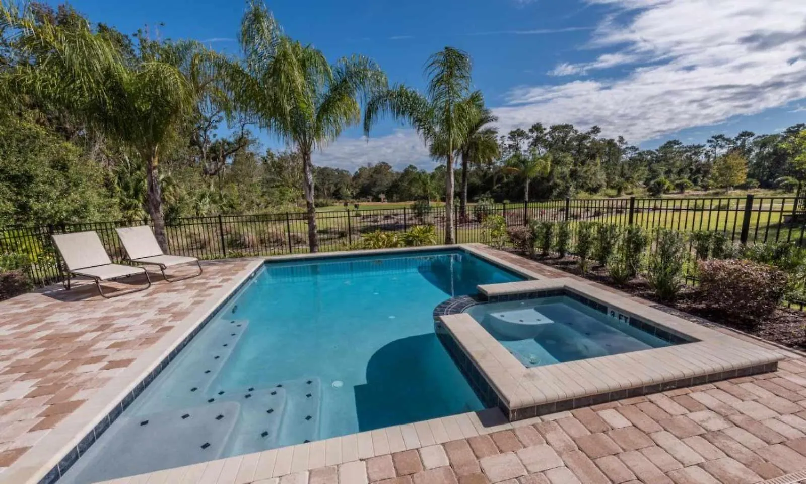 Cozy 6 Bdrm With Pool And At Reunion קיסימי