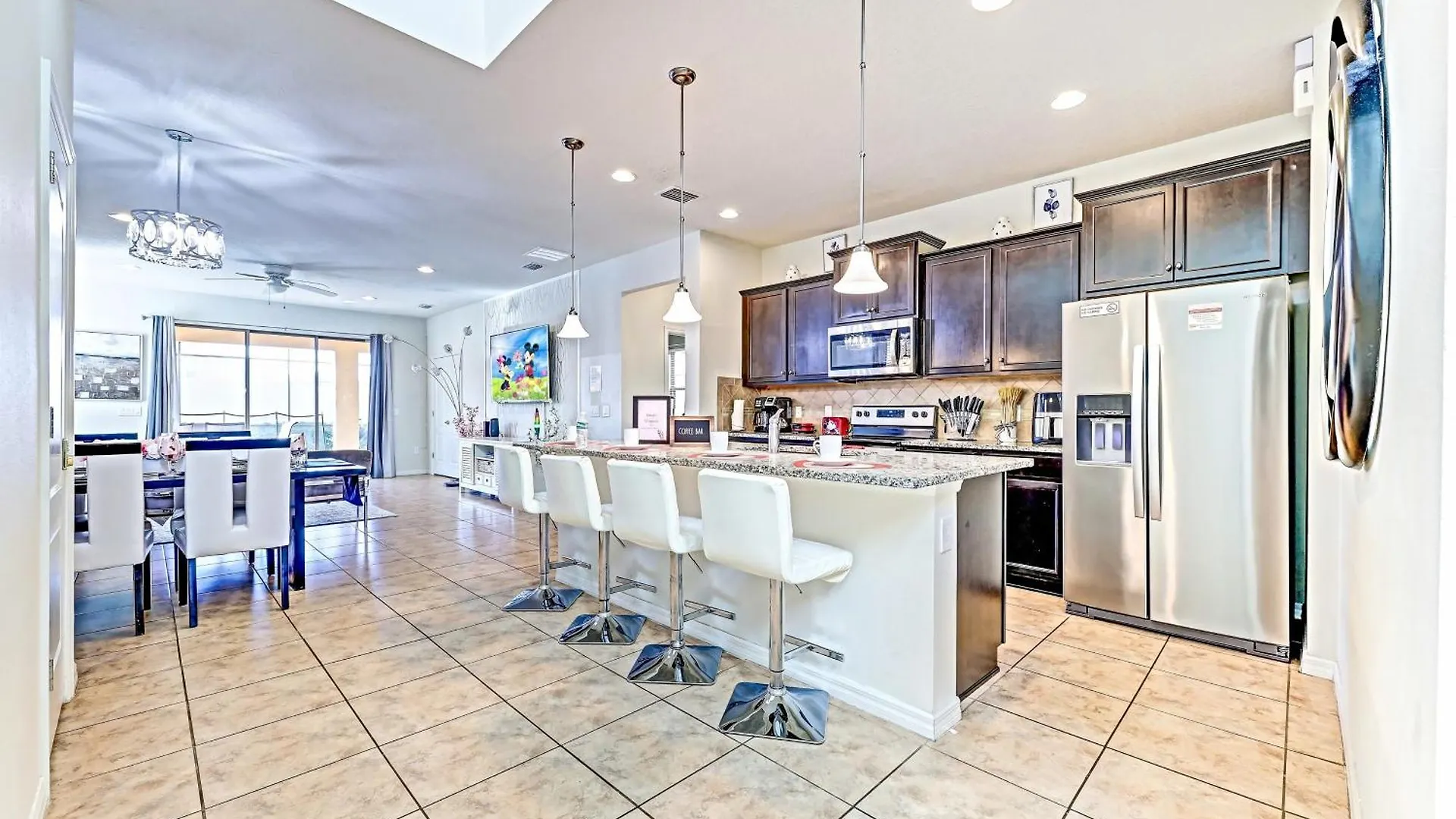Villa Magnificent W Pool In Windsor At Westside