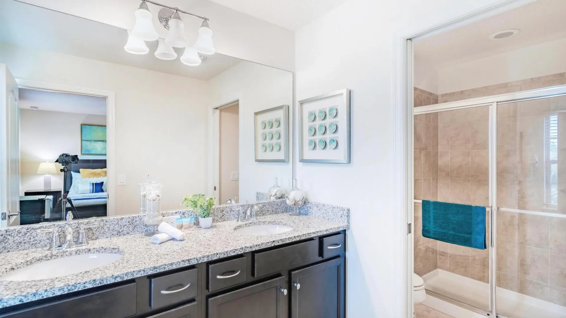 Villa Magnificent W Pool In Windsor At Westside *