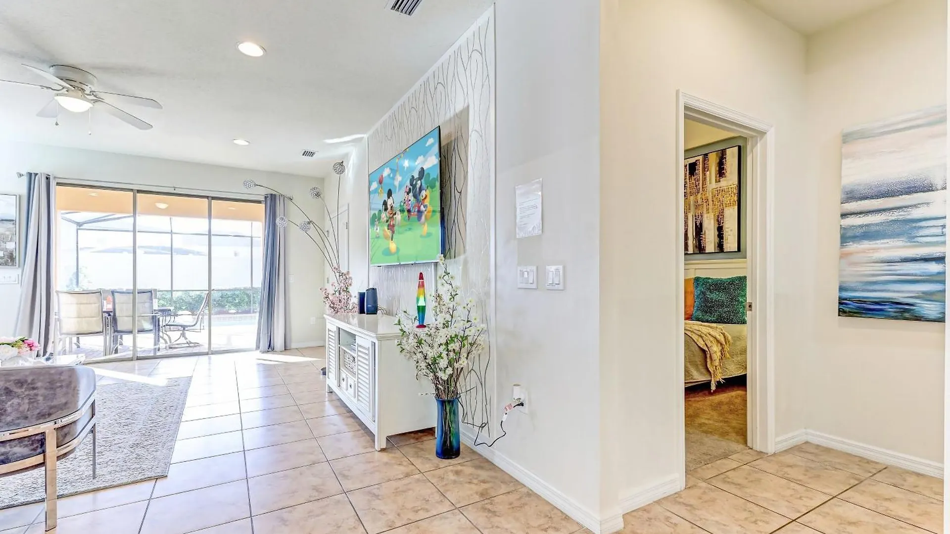 Villa Magnificent W Pool In Windsor At Westside