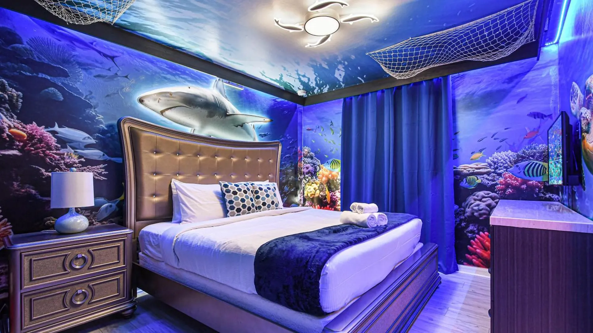 Luxury Villa: Private Pool, Near