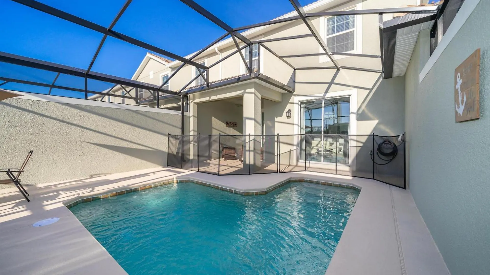 4830fa Townhouse 4 Bedrooms & 3 Bathrooms + Pool *