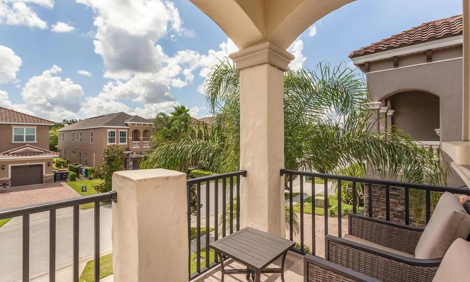 Bright 5 Bdrm With Game Theater At Reunion
