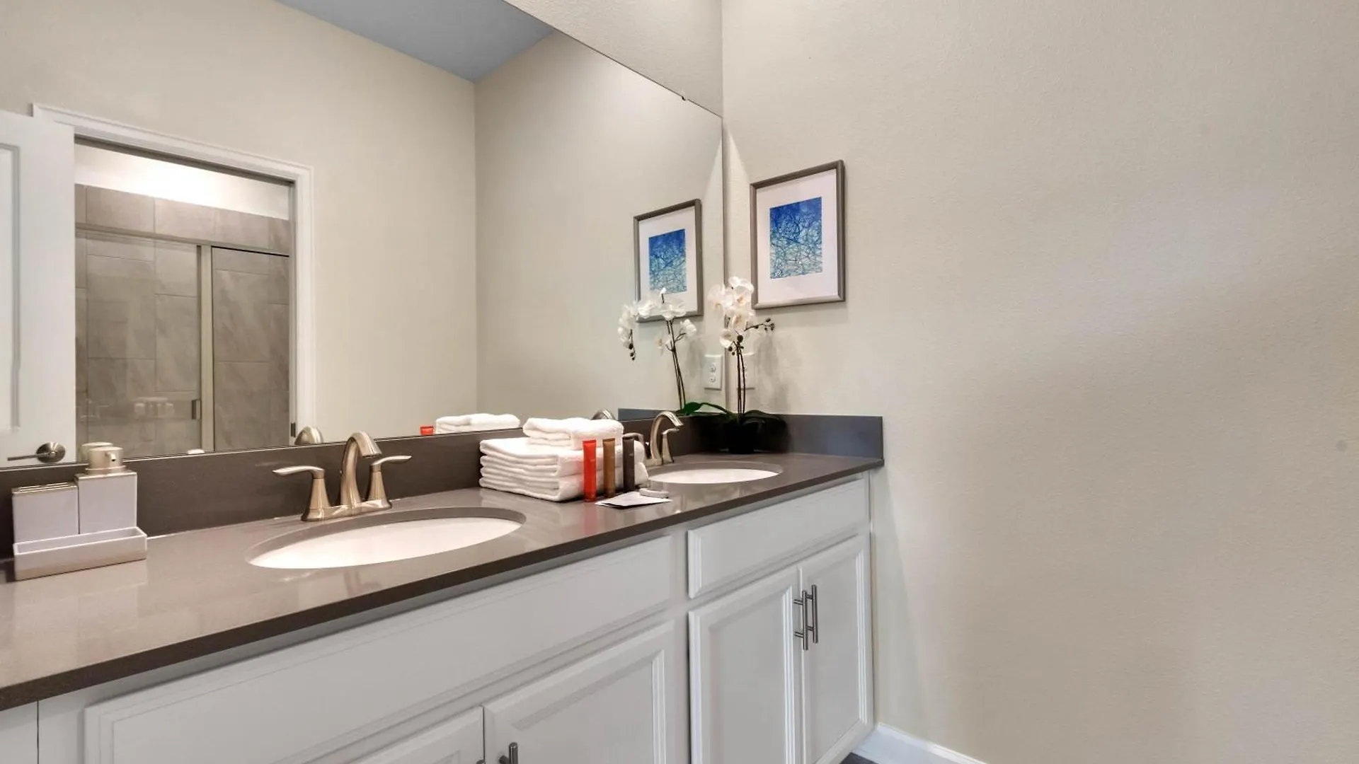 6 Bedrooms - 6 Bathrooms - Storey 2851 Bd Kissimmee