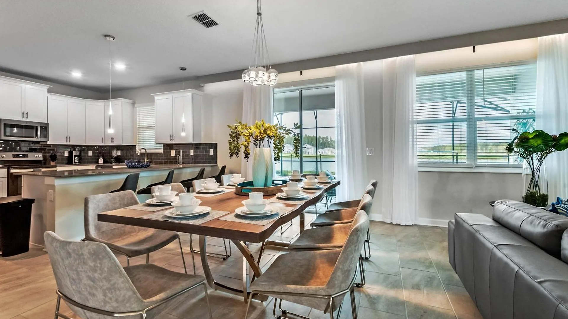 6 Bedrooms - 6 Bathrooms - Storey 2851 Bd