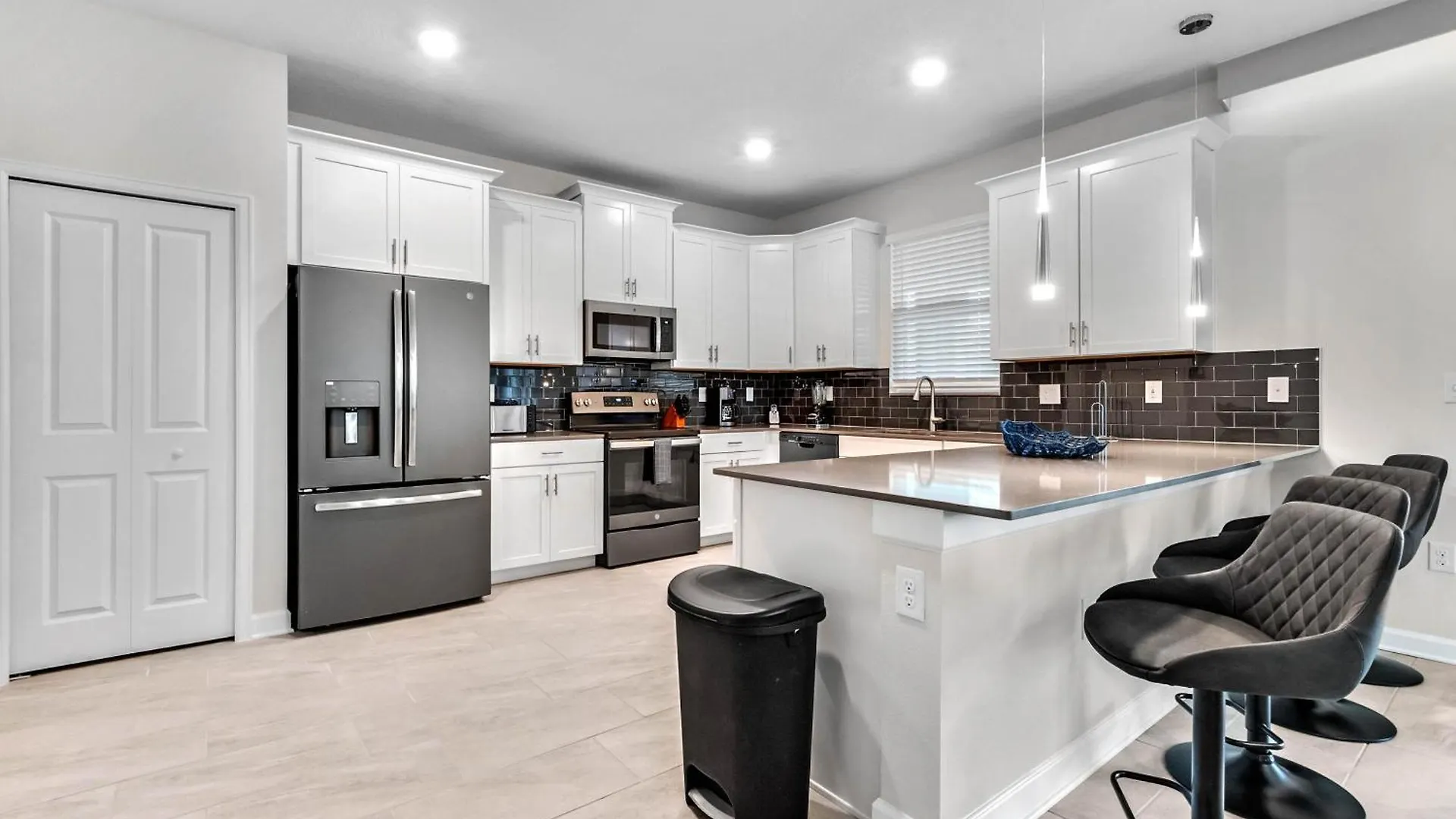 6 Bedrooms - 6 Bathrooms - Storey 2851 Bd Сasa de vacaciones *