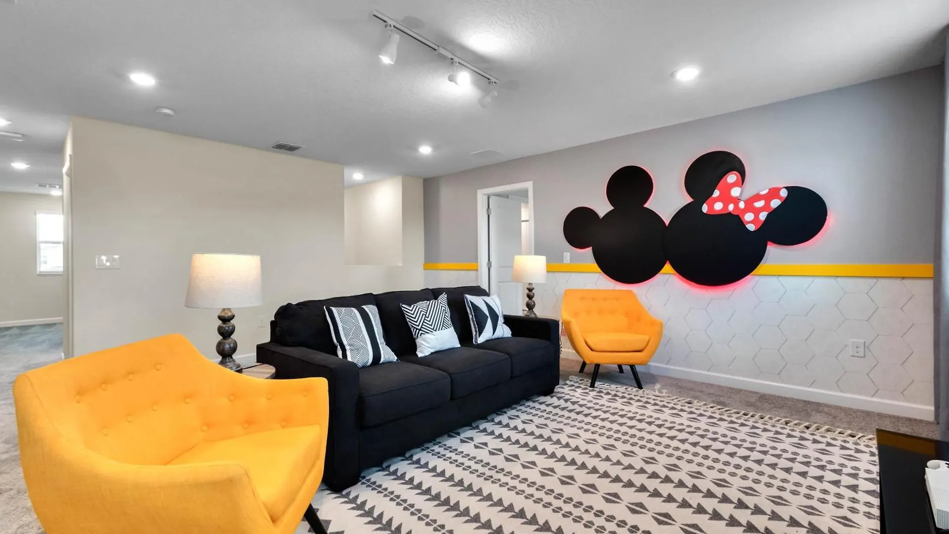 6 Bedrooms - 6 Bathrooms - Storey 2851 Bd Kissimmee