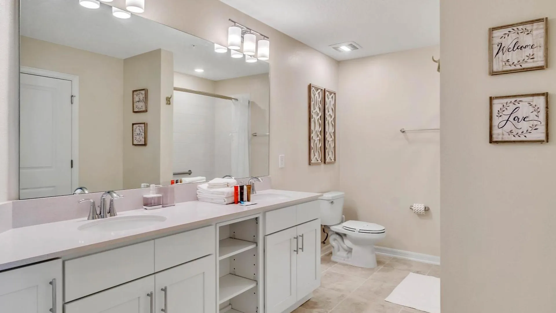 3 Bedroom- 2 Bathroom Storey 3171-308 Pc Lejlighed Kissimmee