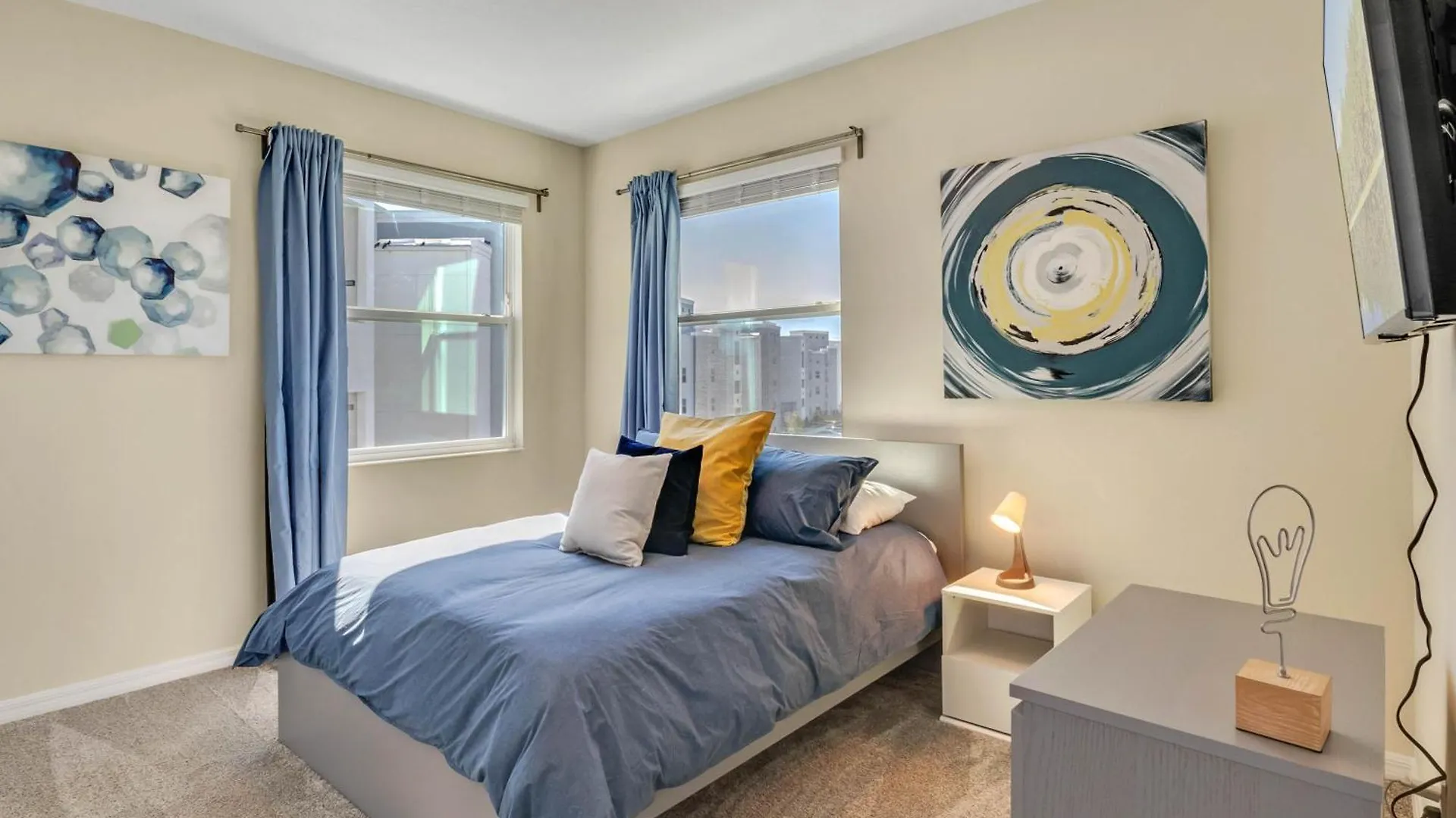 Lejlighed 3 Bedroom- 2 Bathroom Storey 3171-308 Pc *