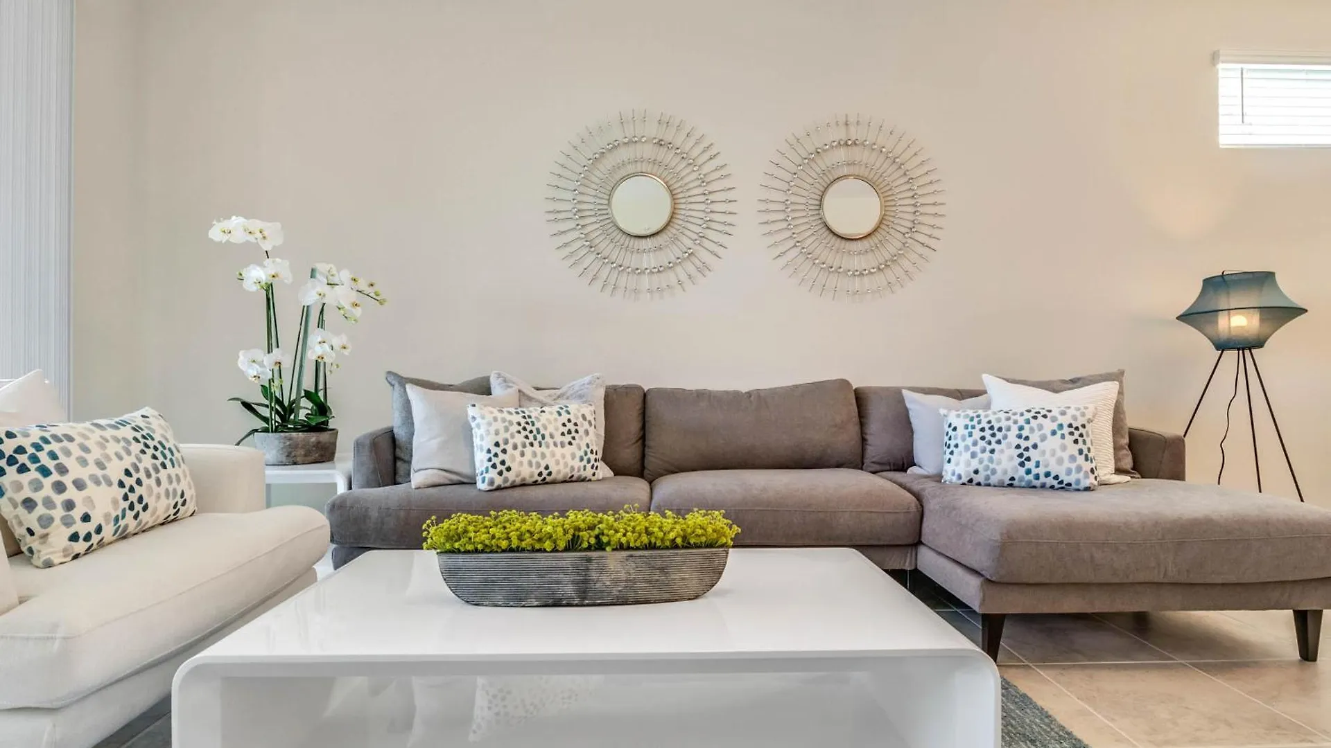 Lejlighed 3 Bedroom- 2 Bathroom Storey 3171-308 Pc *