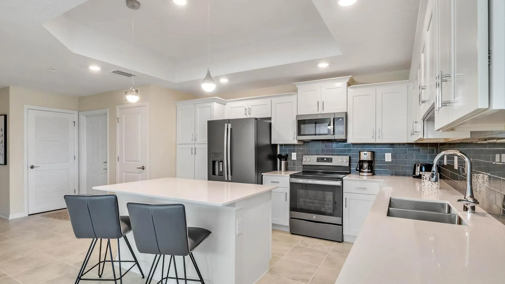 3 Bedroom- 2 Bathroom Storey 3171-308 Pc Lejlighed *