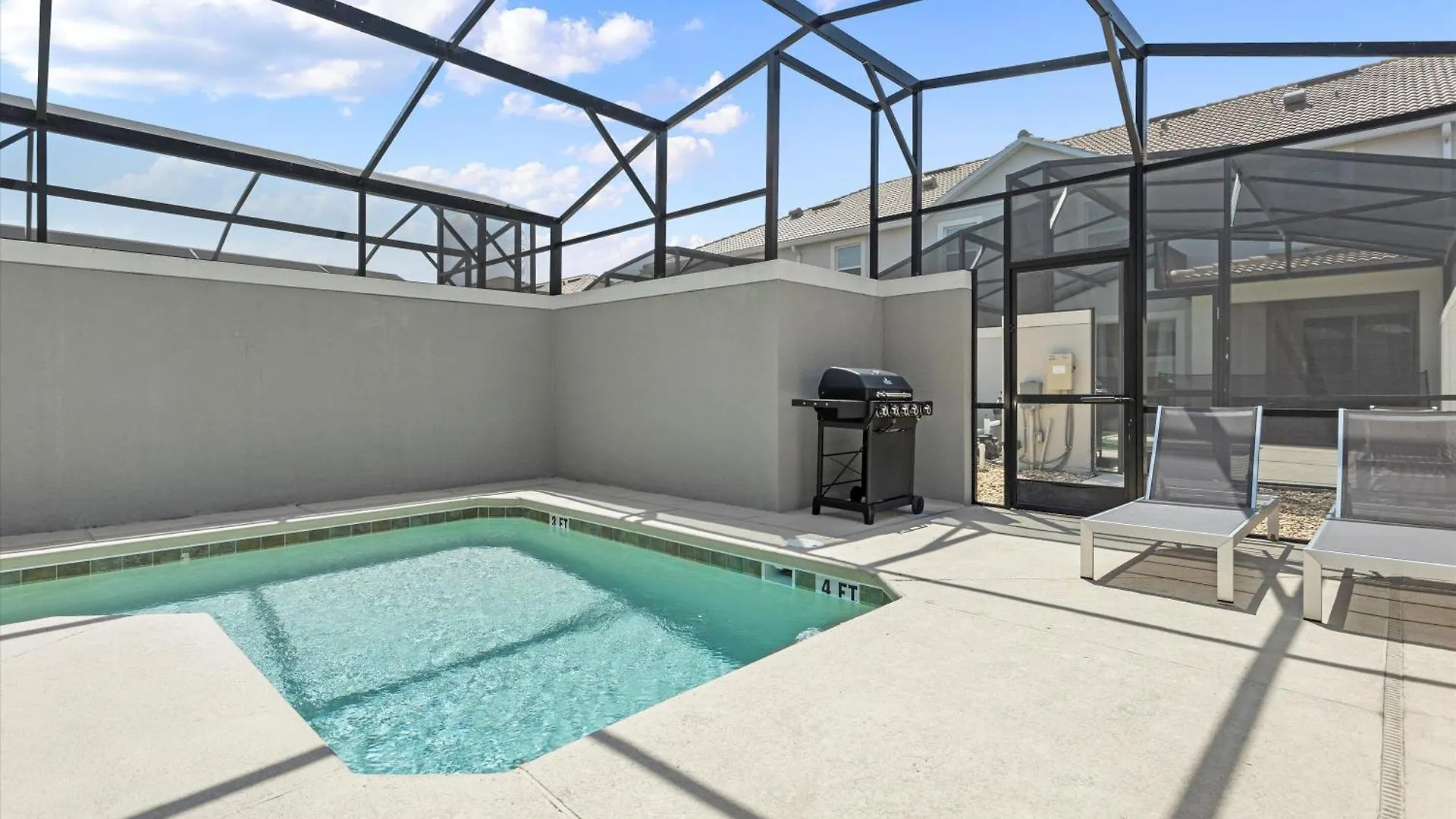 4 Bedroom- 3 Bathroom Storey 4818 Ml Holiday home Kissimmee