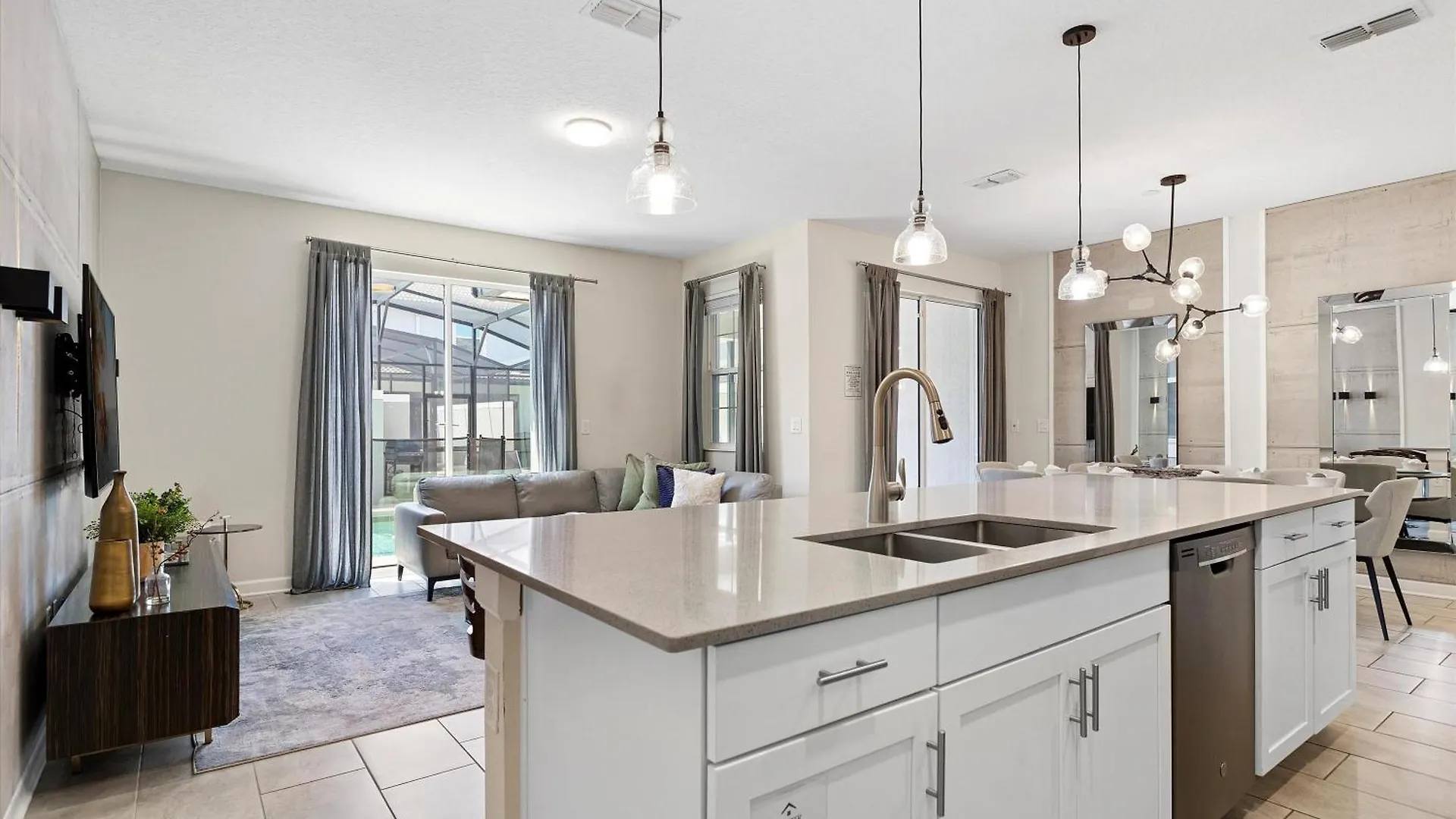 4 Bedroom- 3 Bathroom Storey 4818 Ml Holiday home Kissimmee
