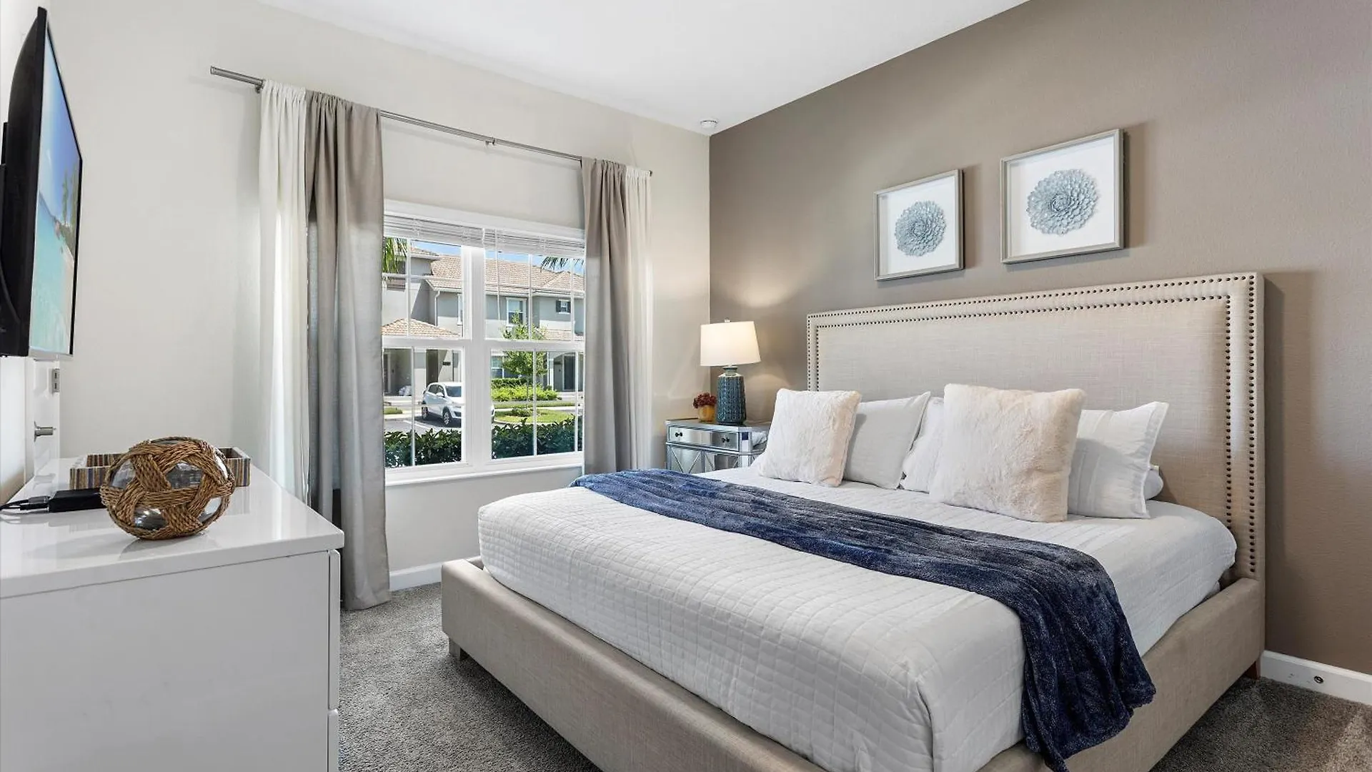 4 Bedroom- 3 Bathroom Storey 4818 Ml *