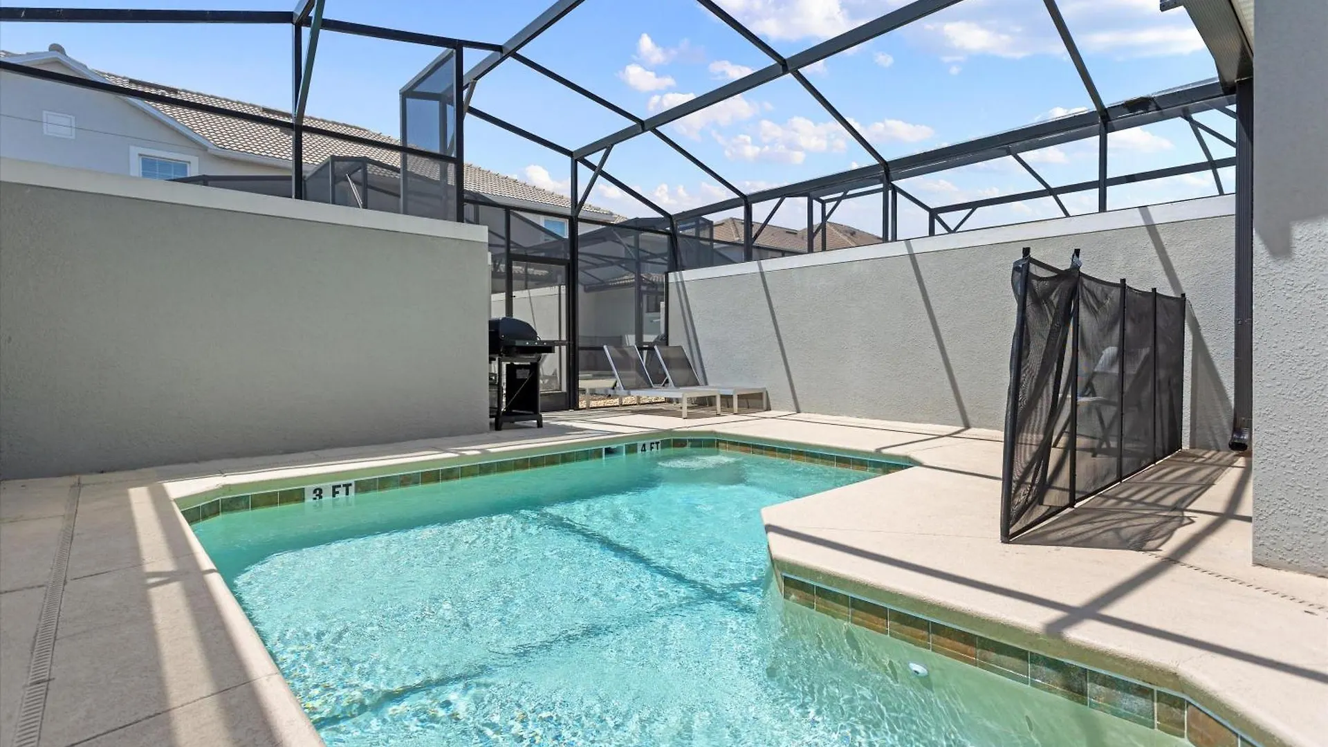 4 Bedroom- 3 Bathroom Storey 4818 Ml