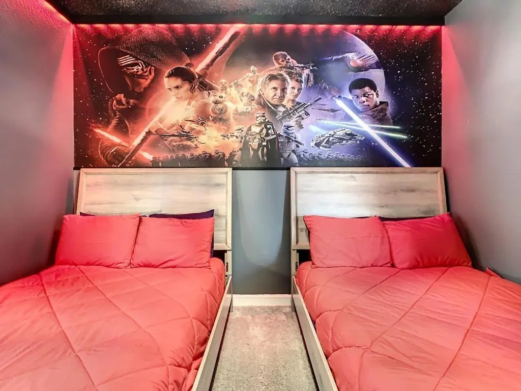 Themed Delight - 5 Bed Champions Gate Holiday home Four Corners