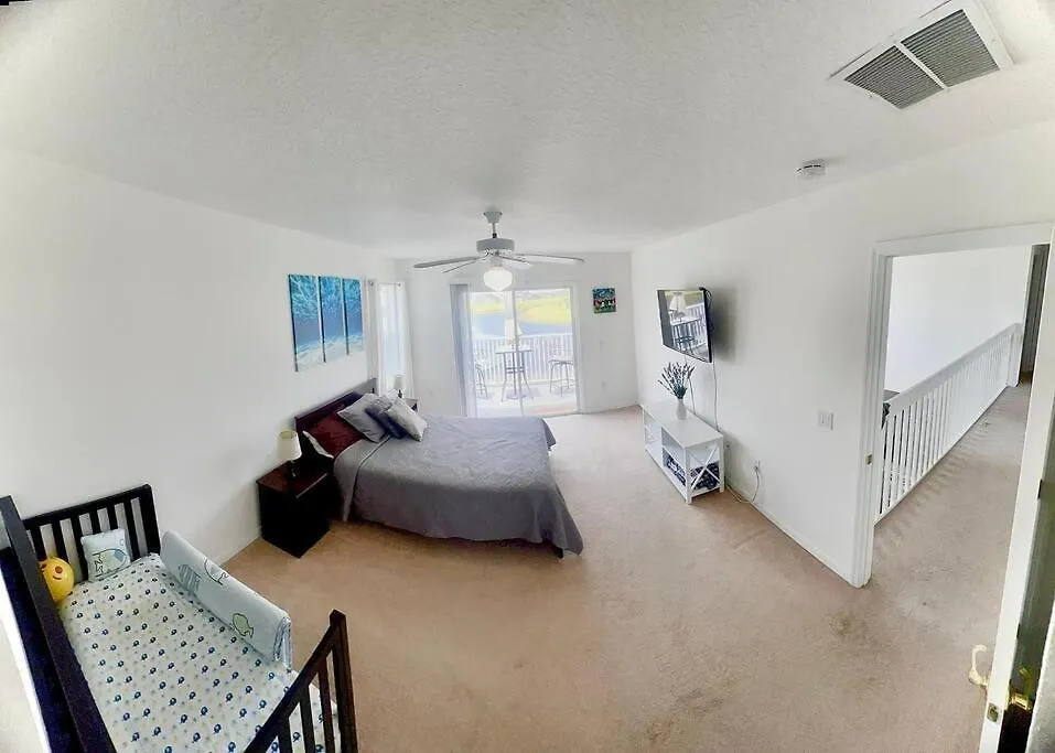 Comfortable House With Hot Tub Close To 度假居