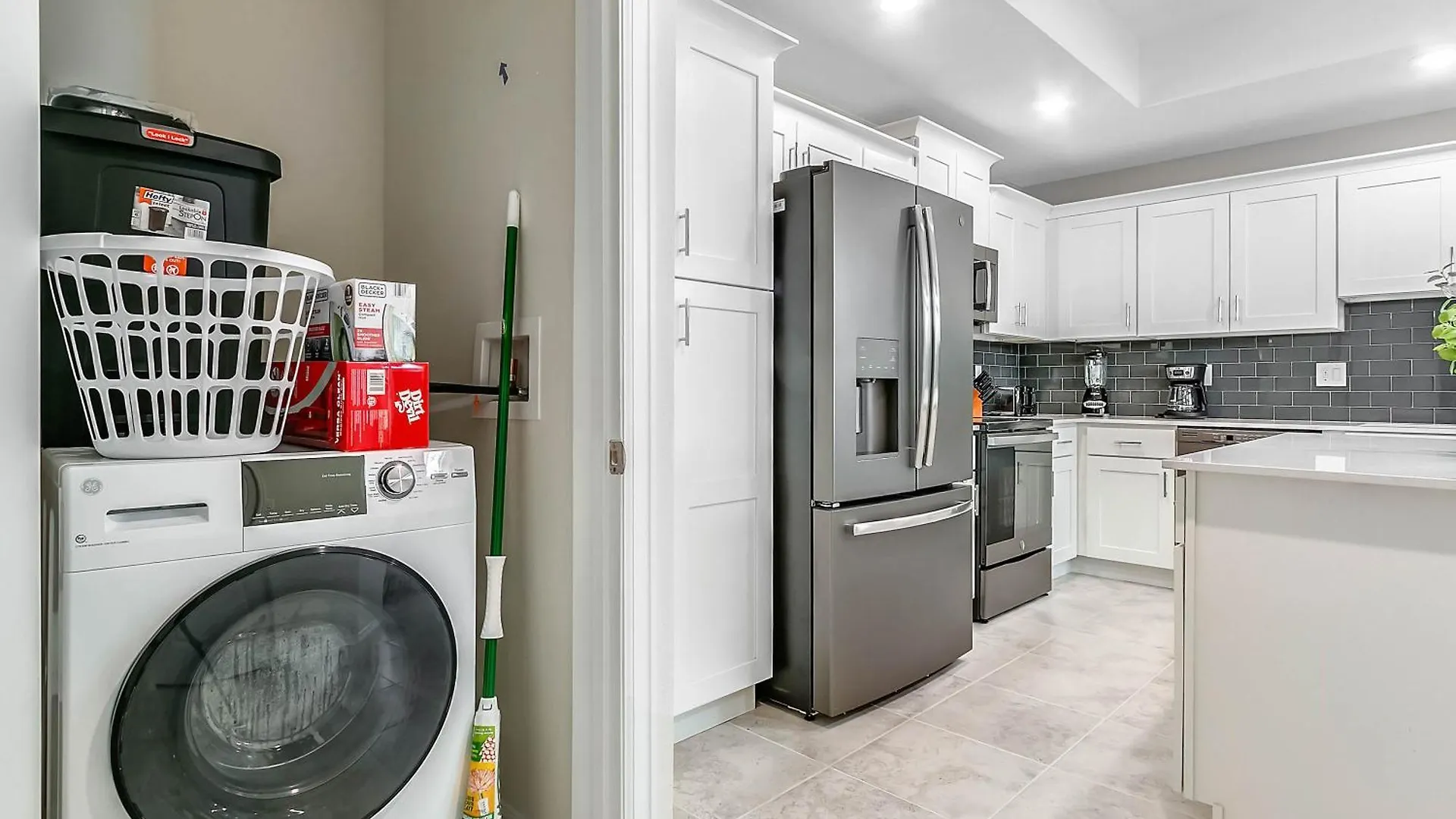 3 Bedrooms - 3 Bathrooms - Storey 3141-208 Pc * Kissimmee
