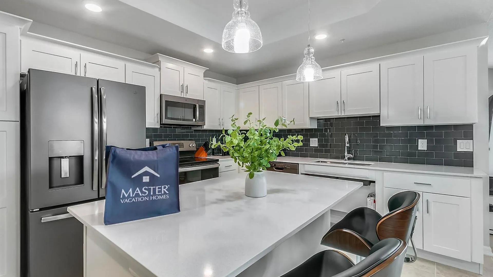 3 Bedrooms - 3 Bathrooms - Storey 3141-208 Pc * Kissimmee