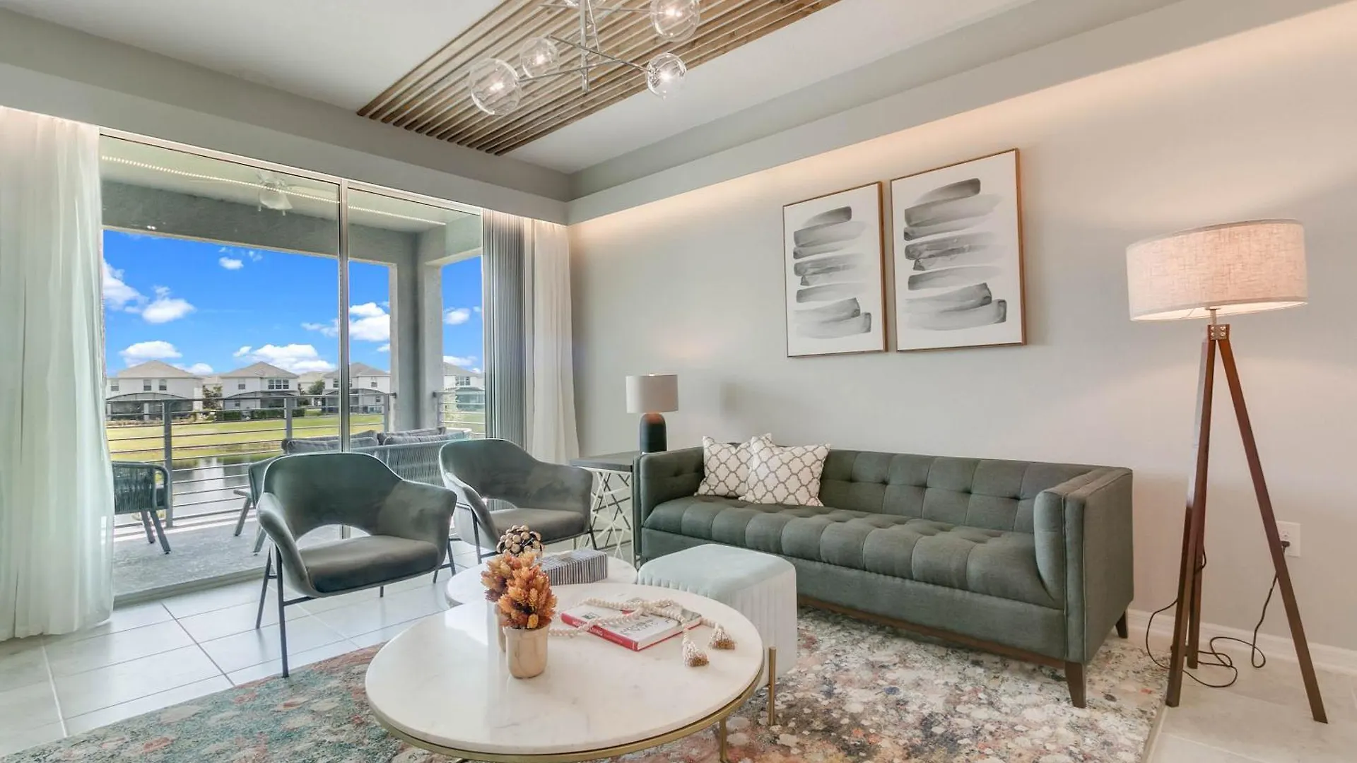 3 Bedrooms - 3 Bathrooms - Storey 3141-208 Pc Apartment