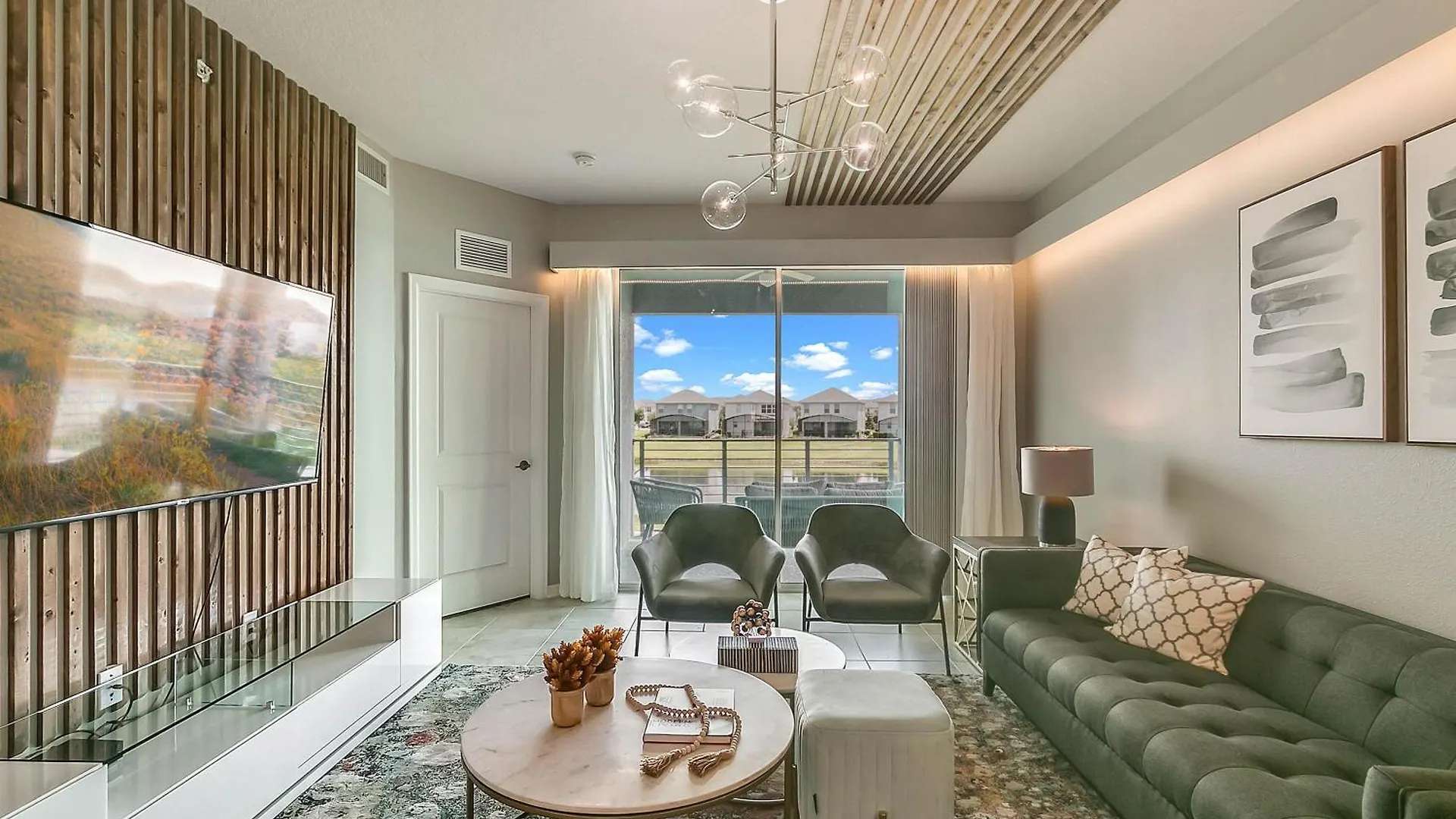 3 Bedrooms - 3 Bathrooms - Storey 3141-208 Pc Apartment *