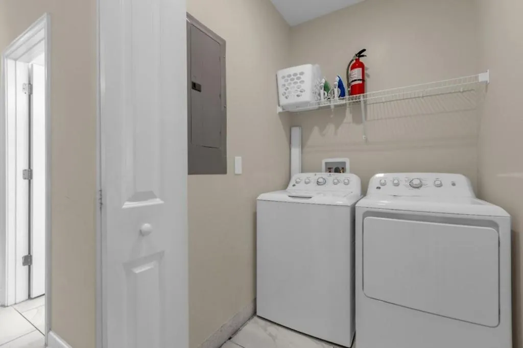 5 Bedrooms - 4 Bathrooms - Storey 4806 Cs Hébergement de vacances