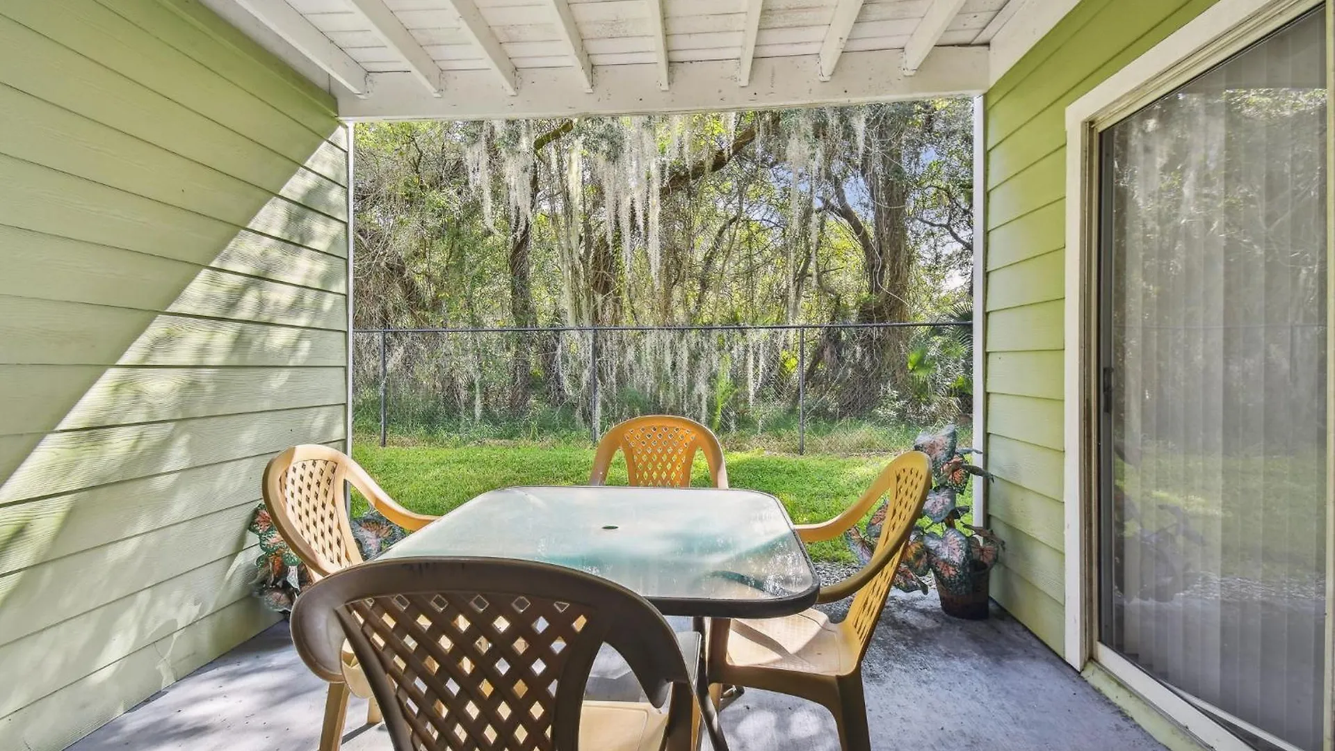 Near Dis & Sleeps 10! Two King Master Br Suites, Bunks For The Kids, Private Patio, No Steps, Pool, Rates! *