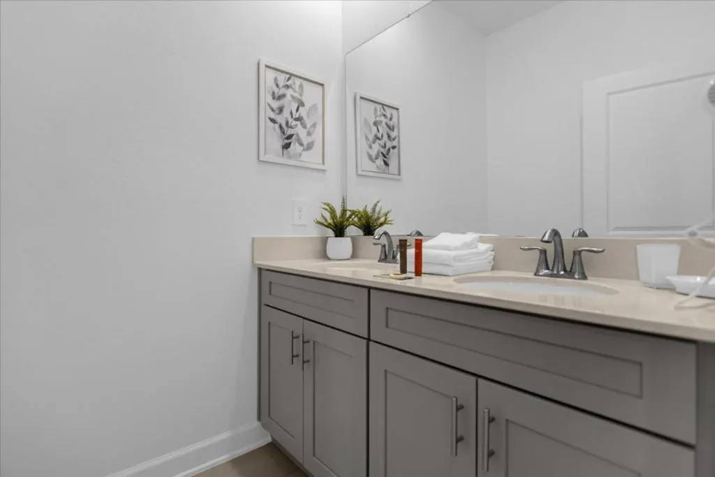 度假居 5 Bedrooms- 4 Bathrooms- Storey 2373 Rt *