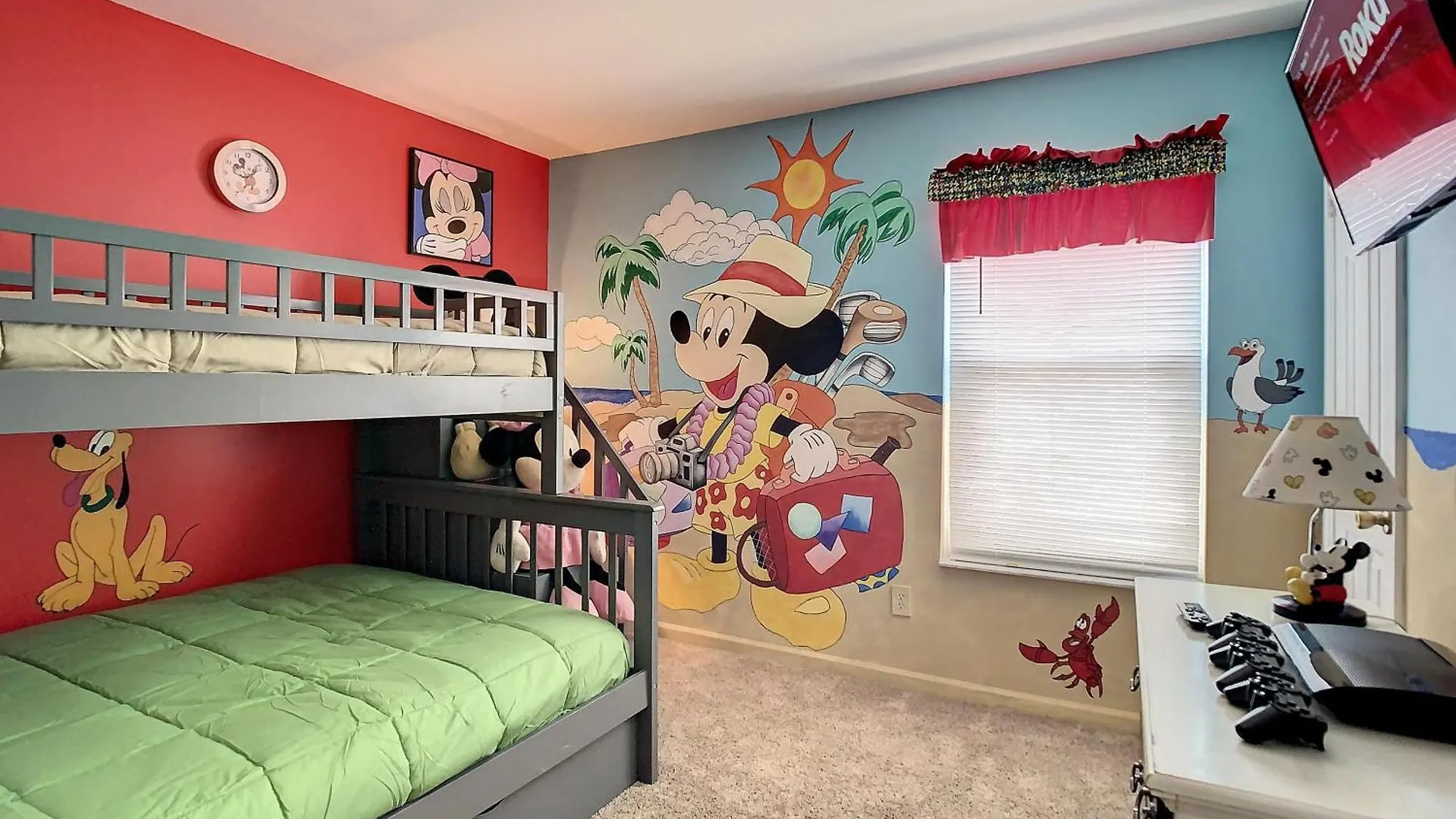 Six Bed Close To In Gated Community *