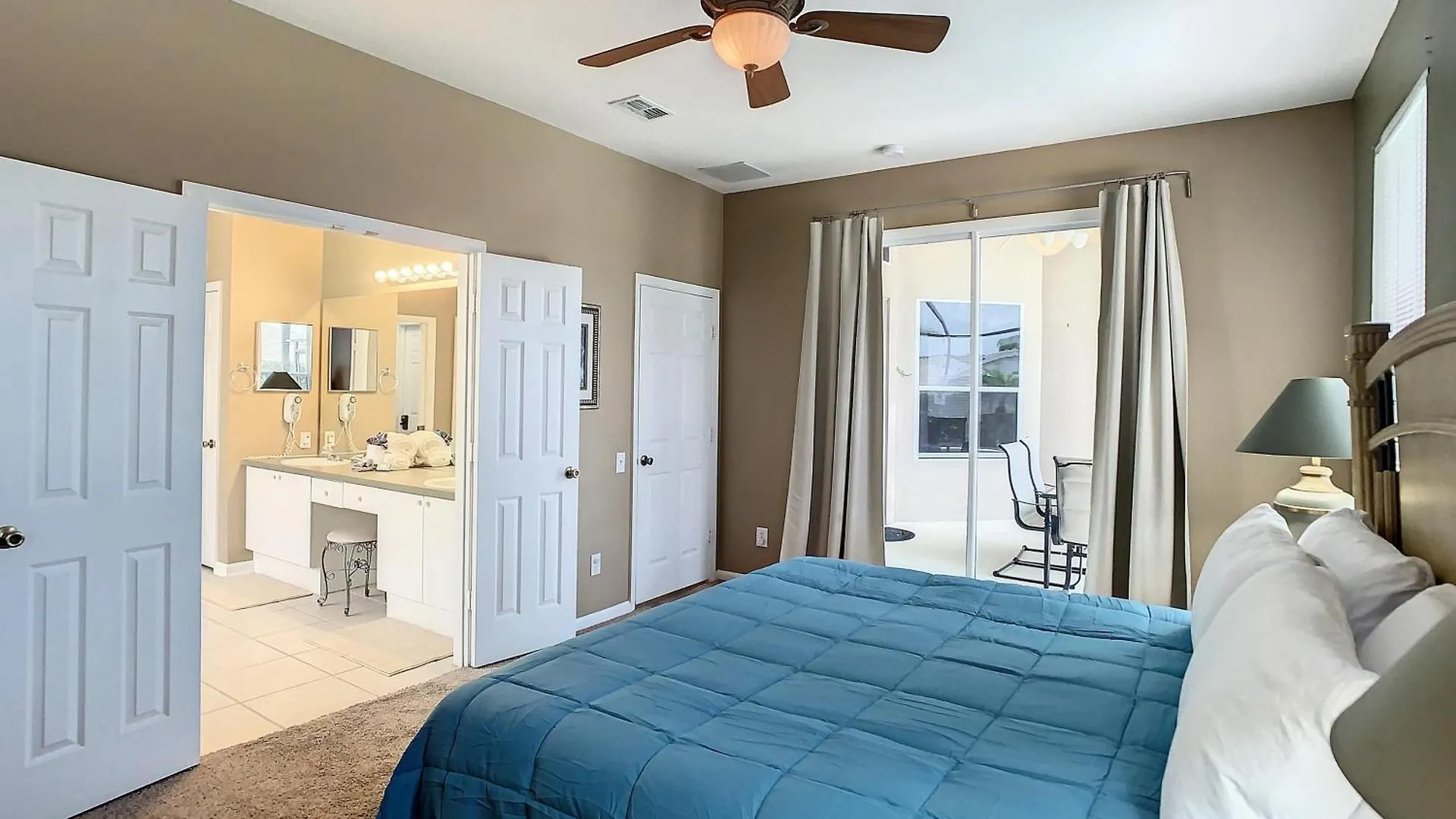 Villa Six Bed Close To In Gated Community
