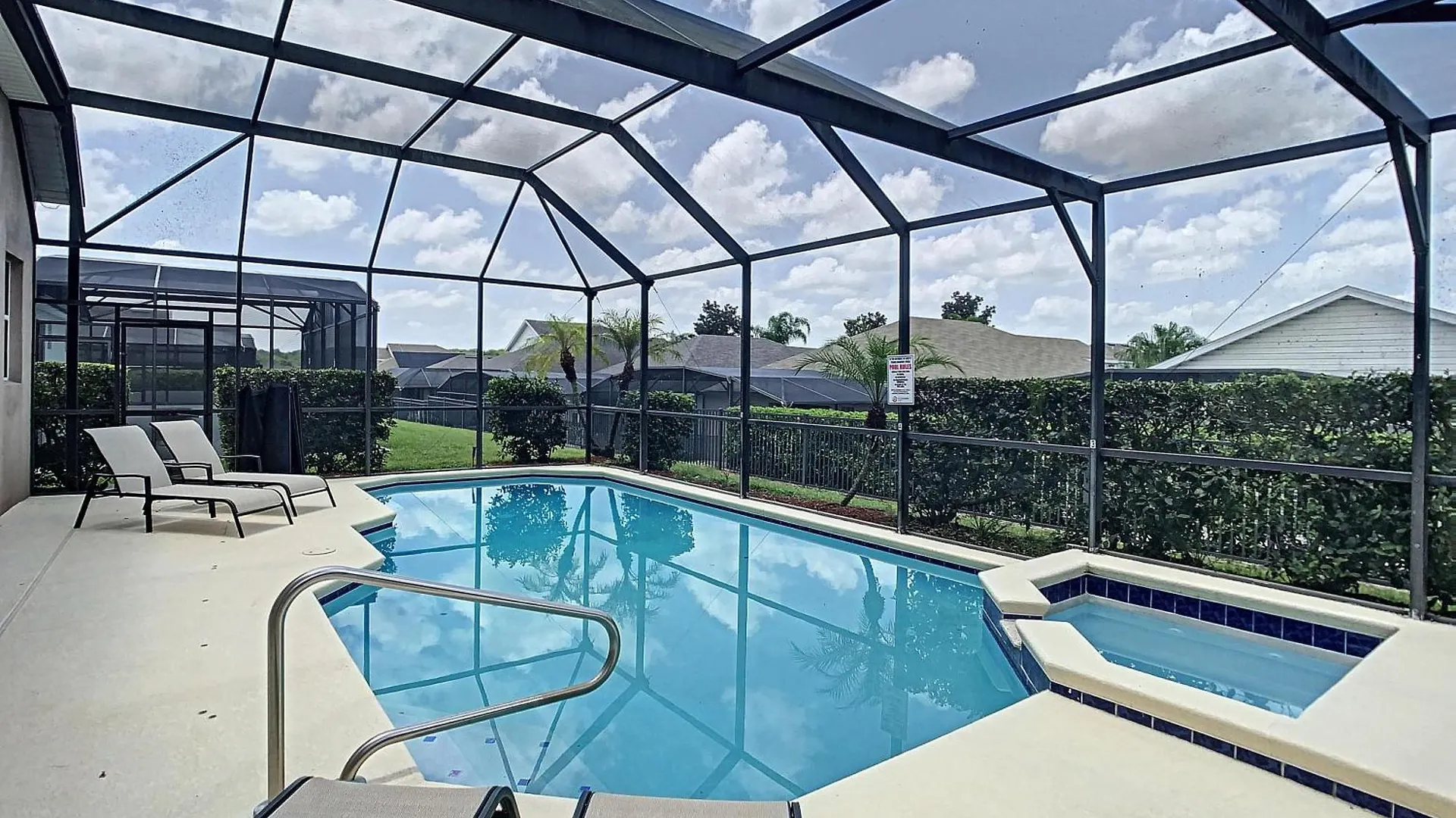 Six Bed Close To In Gated Community Four Corners