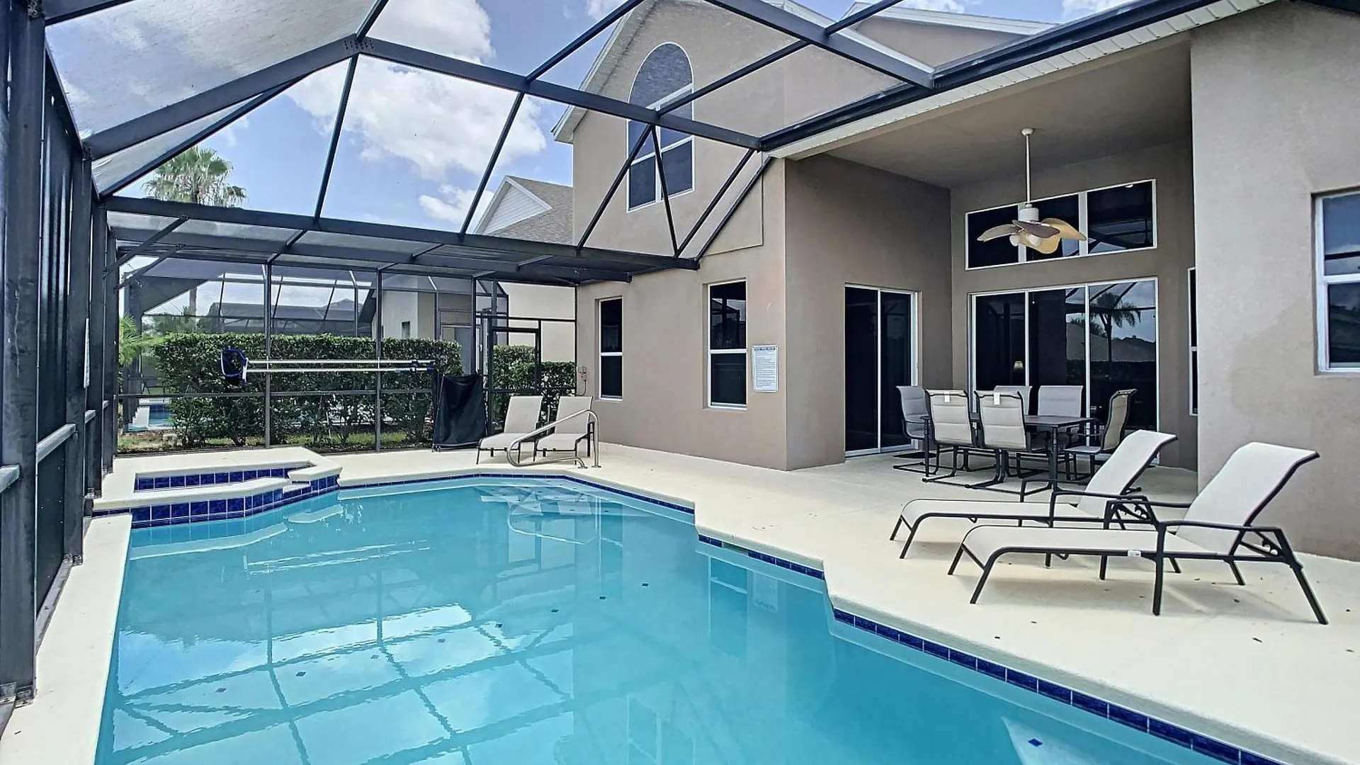 Six Bed Close To In Gated Community
