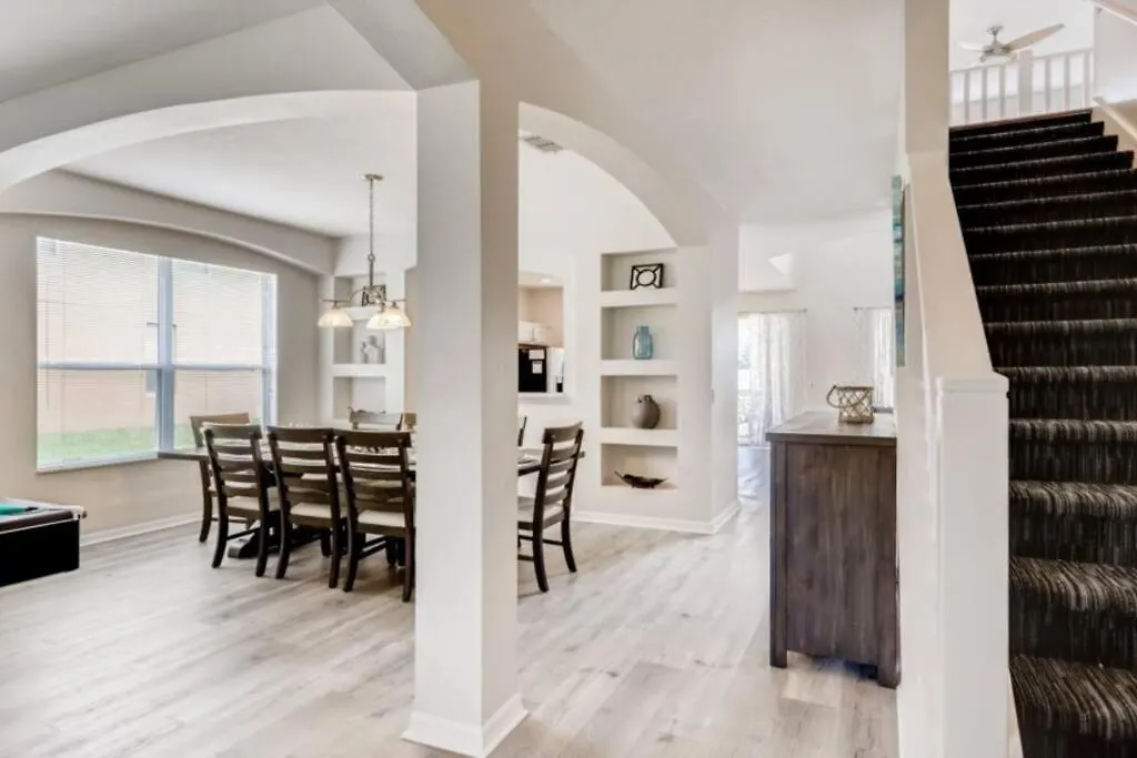 Lakefront 6br Pool Near Kissimmee