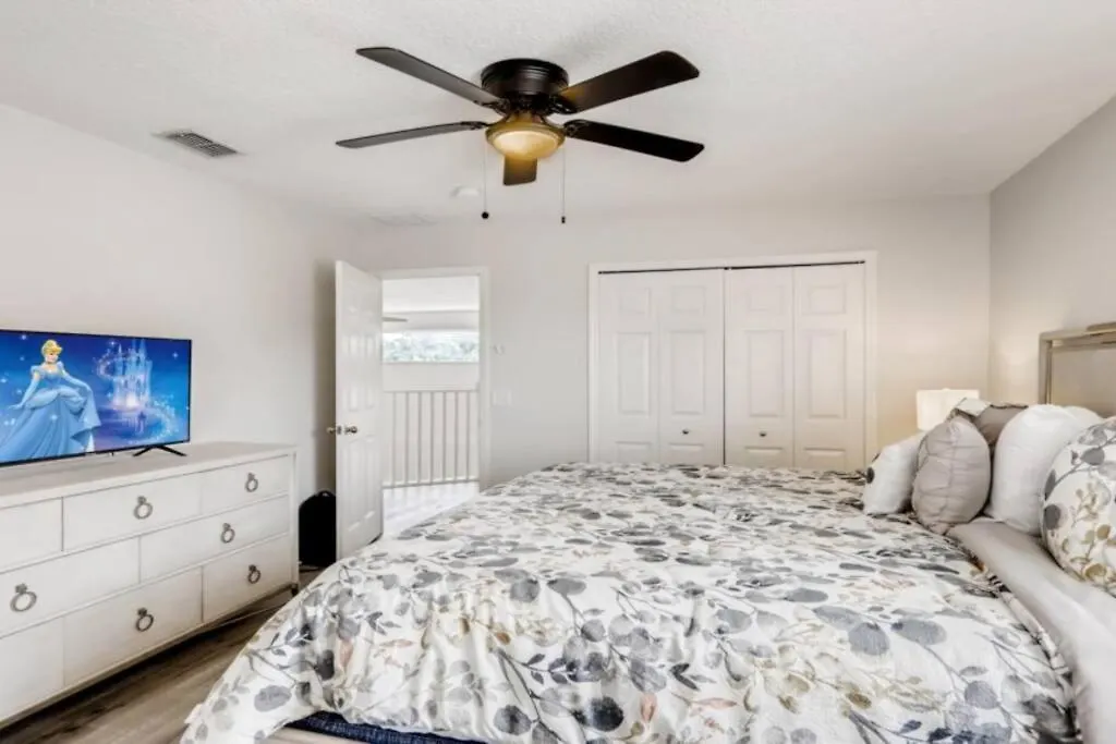 Lakefront 6br Pool Near *