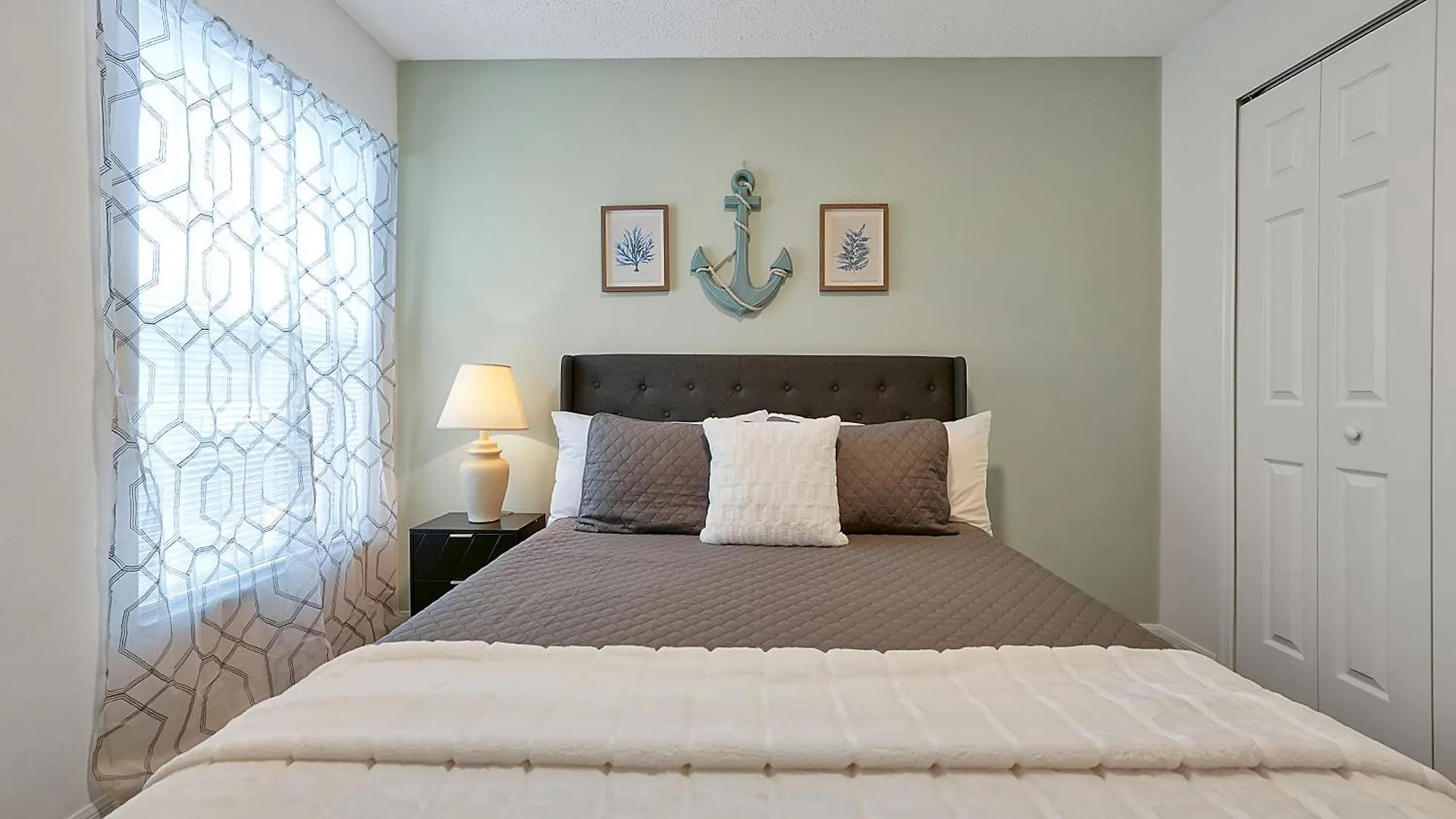 Bikini Bottom - 4 Bed Pool