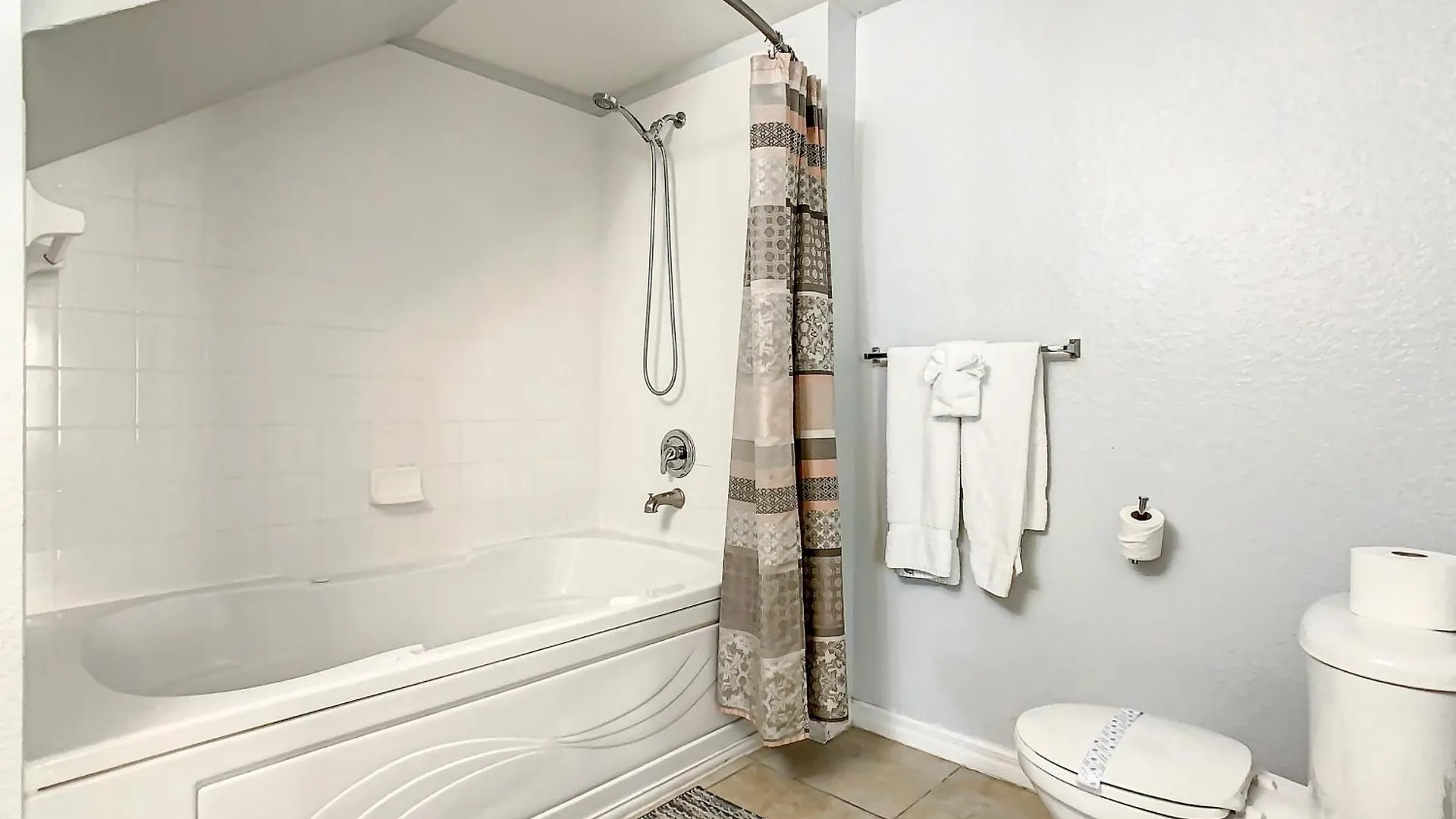Апартаменты 4 Bedroom Townhouse In A Gated Resort!