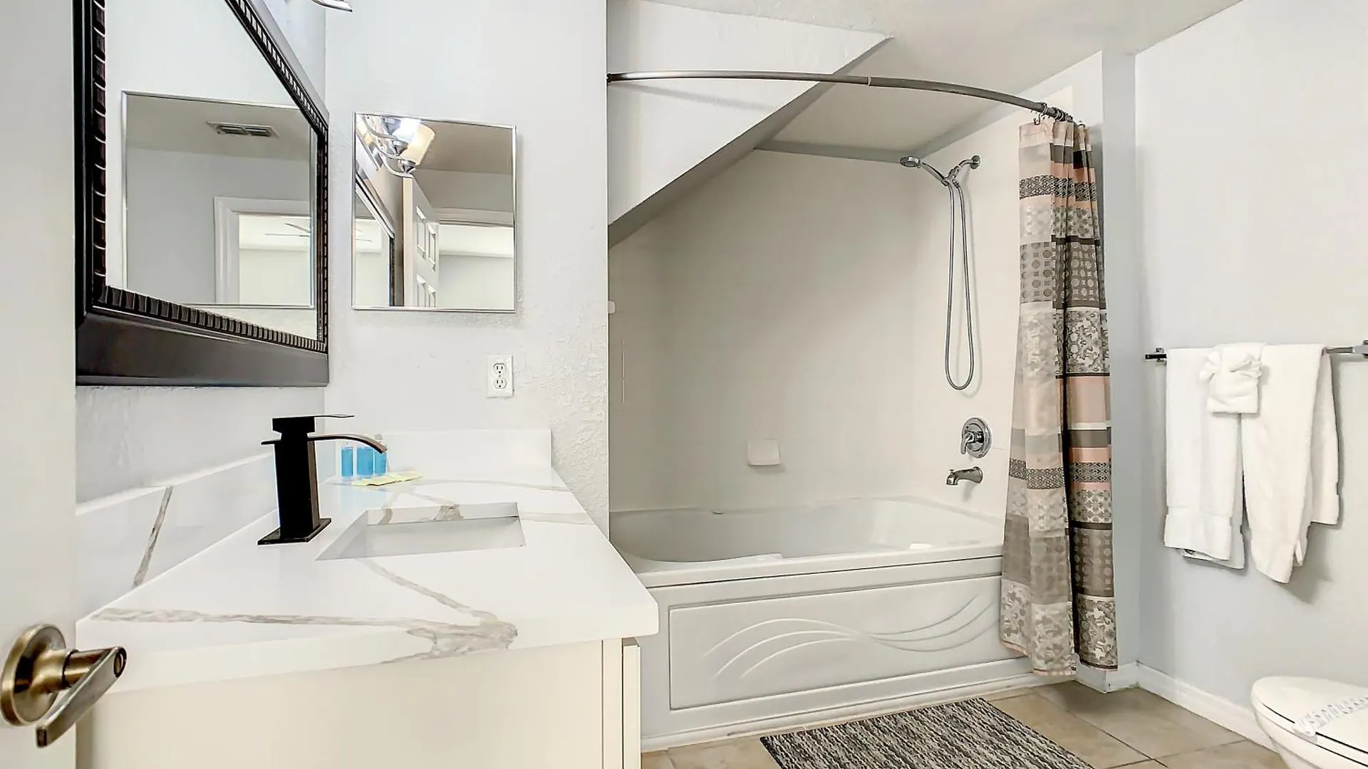 4 Bedroom Townhouse In A Gated Resort! *