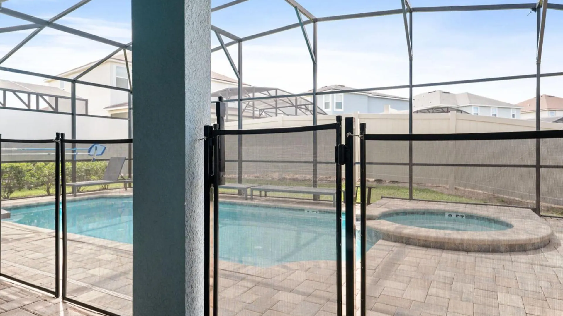 Multiple Luxury Pool Homes Next To Kissimmee