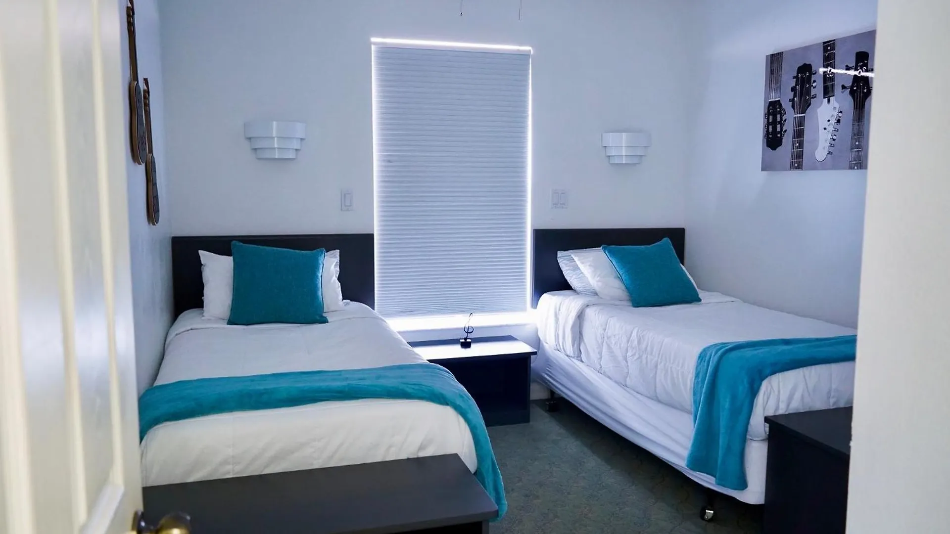 Enchanting Escape 3 Bedroom Minutes From Disney! Apartment *