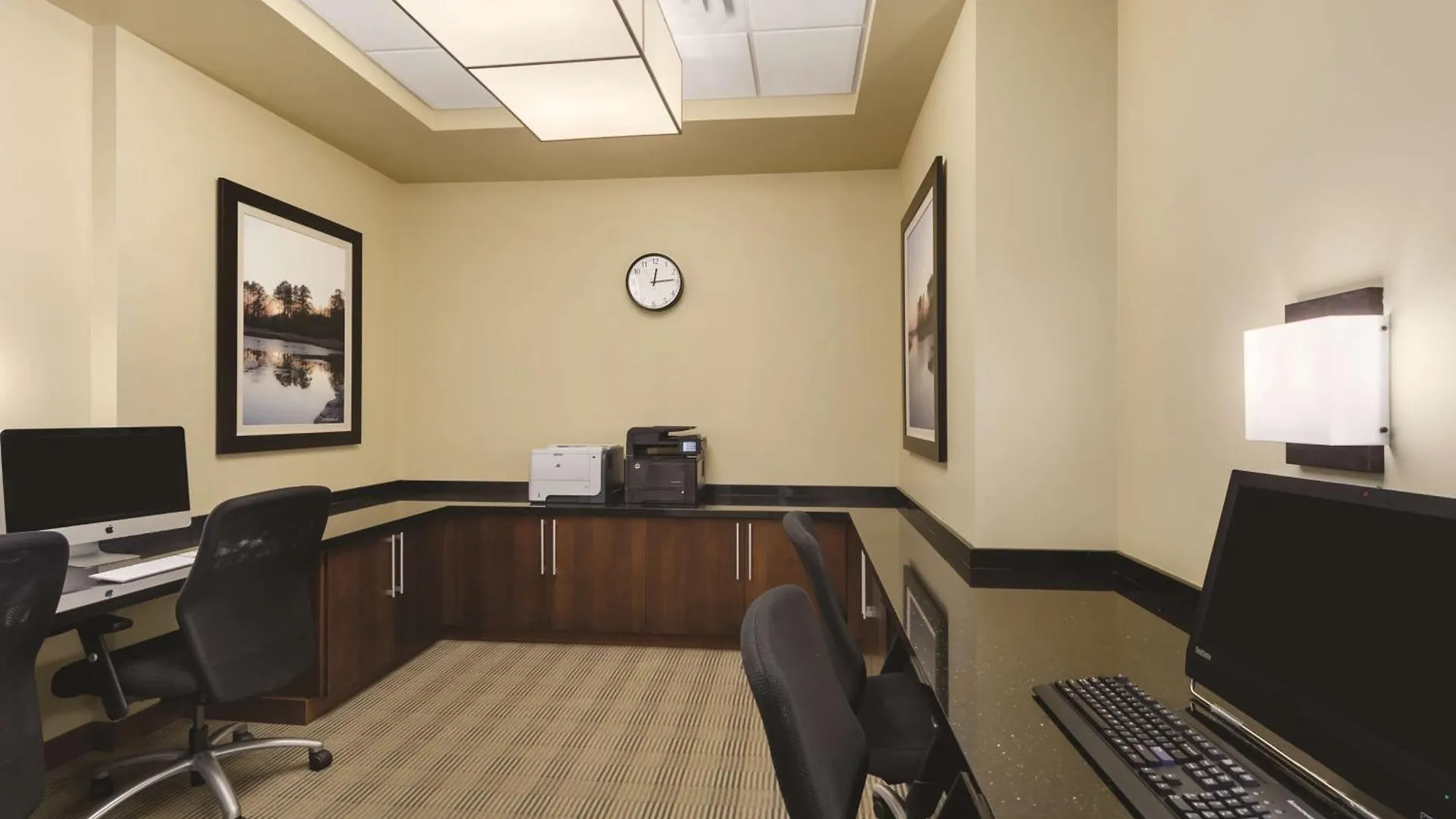 Embassy By Hilton Orlando Buena Vista South 4*